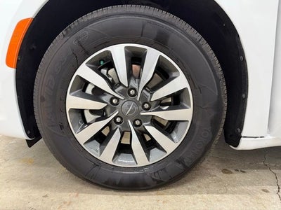 2024 Chrysler Pacifica Hybrid Select
