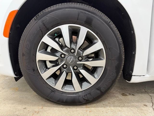 2024 Chrysler Pacifica Hybrid Select