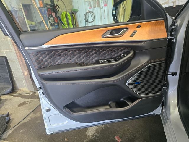 2022 Jeep Grand Cherokee Summit Reserve