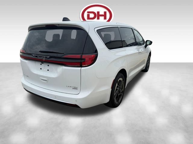 2027 Chrysler Pacifica Limited