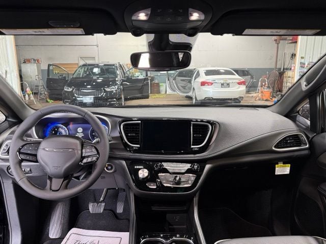2027 Chrysler Pacifica Limited